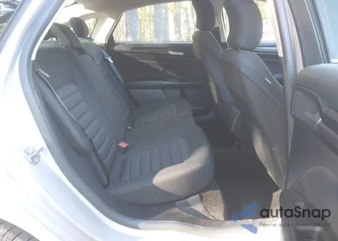 2018 Ford Fusion S z USA, uszkodzony, nr VIN 3FA6P0G73JR228039